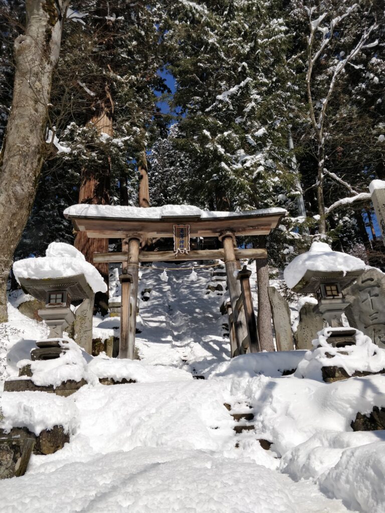 Gateway to Kenmeiji Temple, Nozawa.